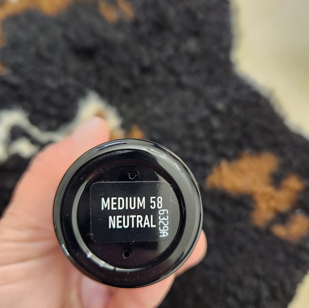 KVD foundation - Picture 3 of 3